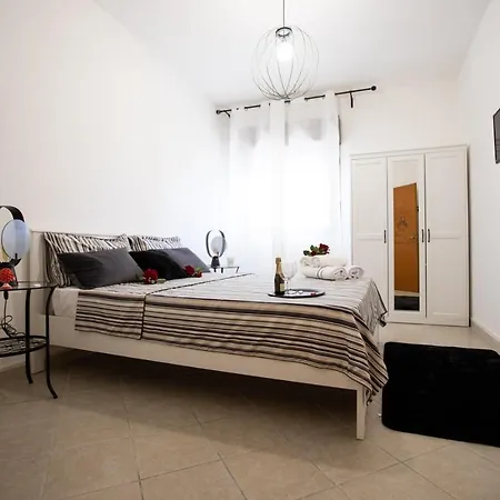 La Casa Di Nana' Locazione Turistica Lägenhet *